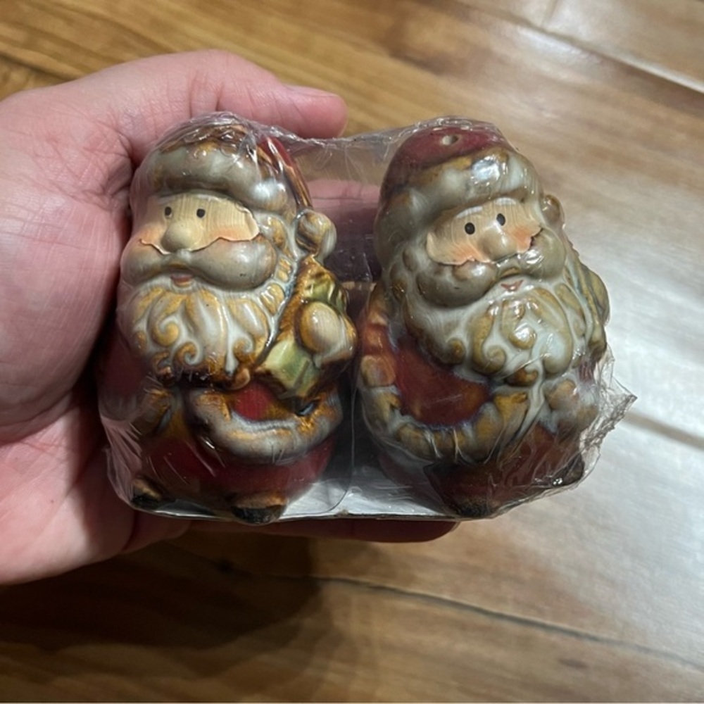 Shiny Santa Salt & Pepper Shakers NEW Christmas Holiday Rustic Farmhouse‎